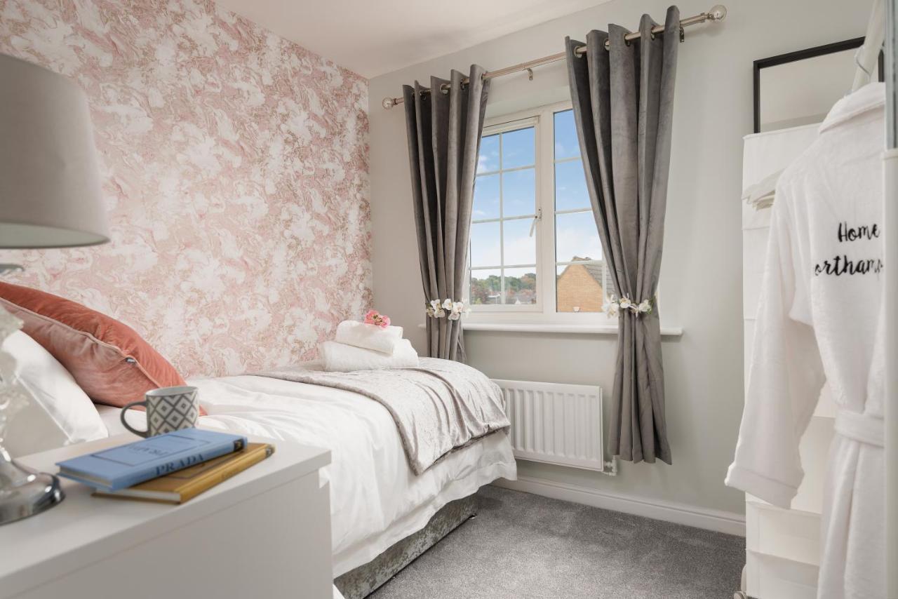 Home From Home Northampton Bagian luar foto