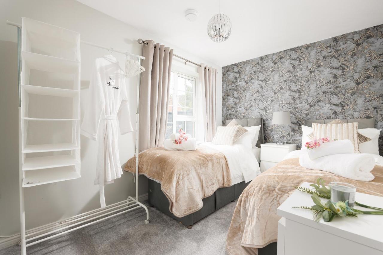 Home From Home Northampton Bagian luar foto